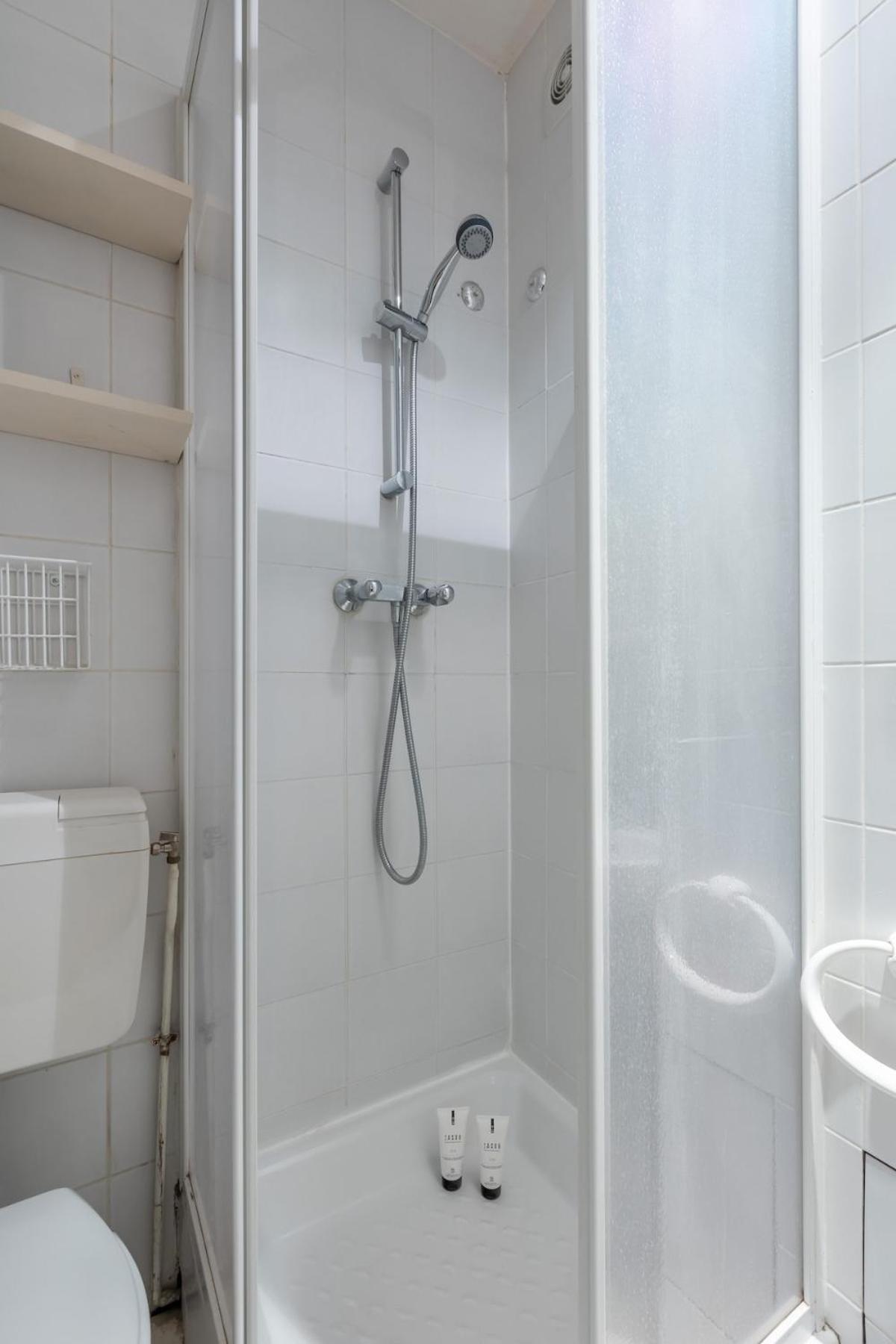 Cosy Well Located In Center *